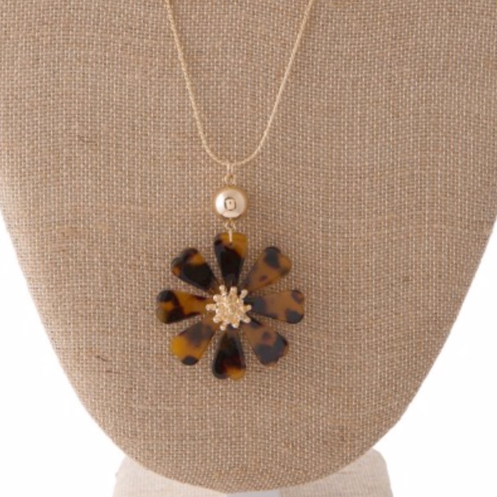 ✅JUST IN➡️Acetate Tortoise Flower Necklace